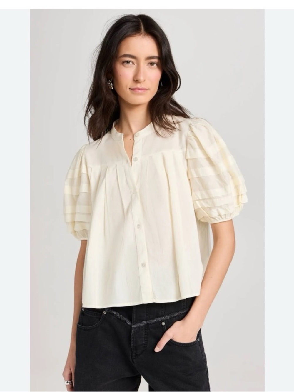 AUREUM Puff-Sleeve Pleated Blouse